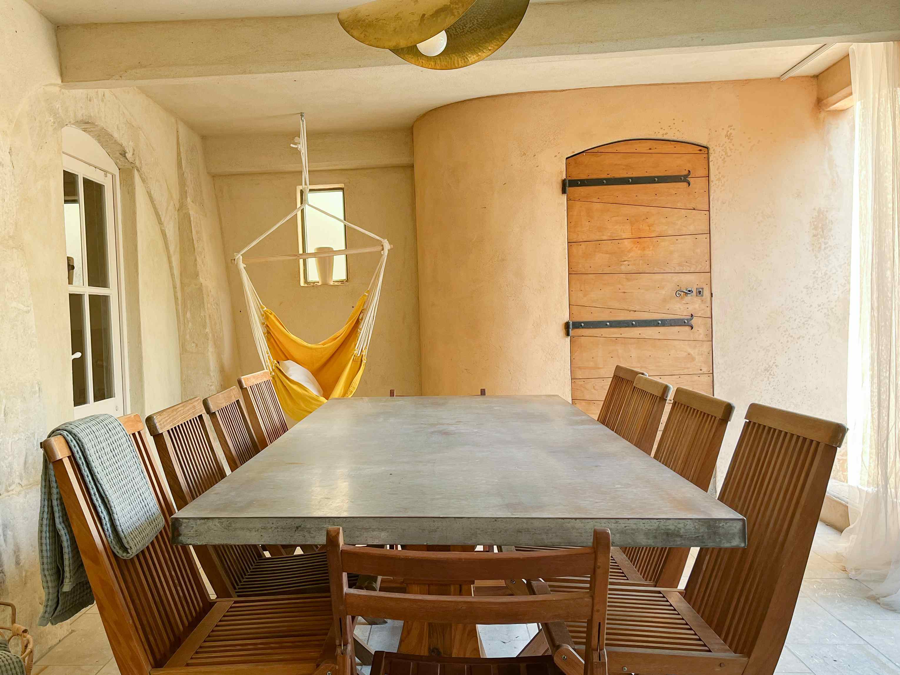 Covered terrace overlooking the pool and its large table for meals